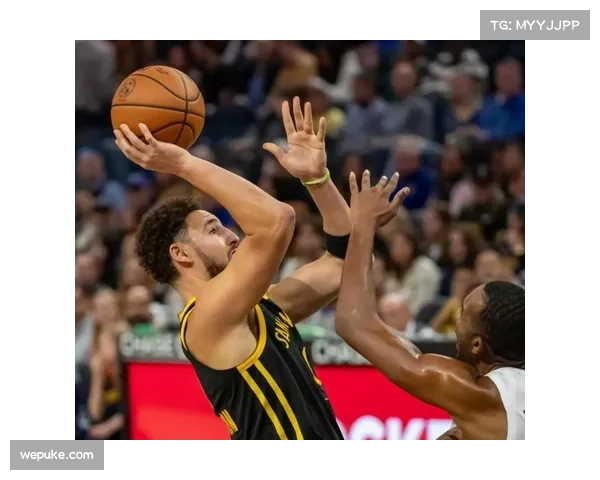 汤普森赛季首记三分手指天空致敬信念重燃勇士再现夺冠气势